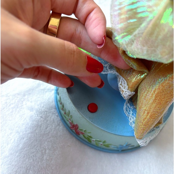 ✨RARE CHRISTMAS CINDERELLA GEMMT 2007 DISNEY CHRISTMAS - CHRISTMAS SONG & SPINS✨ - Picture 9 of 10